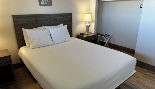 One Bedroom Suite with Sleeper Sofa, Ocean View