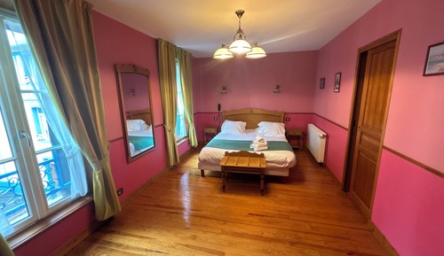 Double Superior, Courtyard View and Church, separated toilets