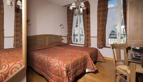 Double Room, street view