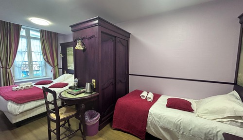 Triple Room (vue rue)