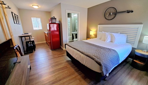 Signature Room, 1 Queen Bed, Non Smoking, Kitchenette