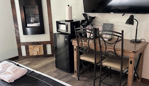 Classic Room, 1 King Bed, Mobility Accessible