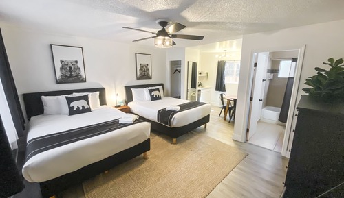 Signature Double Room, 2 Queen Beds (Wet Bar)