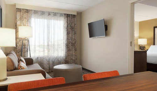 2 Room Suite, 1 King Bed, Mobility/Hearing Accessible, Roll-in Shower