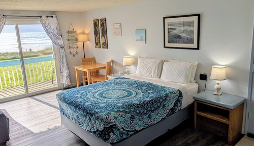 (A) Standard Room, 1 Queen Bed, Ground Floor (Pet Friendly)