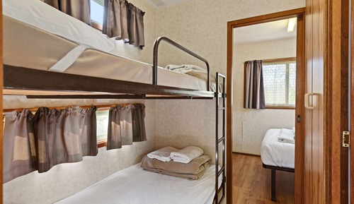 Economy 1 Bedroom Cabin - Sleeps 4 - Pet Friendly