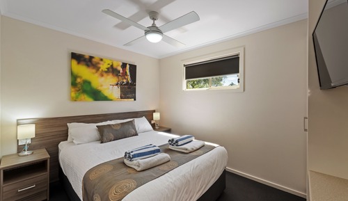 Deluxe 1 Bedroom Cabin - Sleeps 4