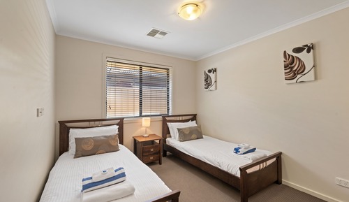 Deluxe 3 Bedroom House - Sleeps 6