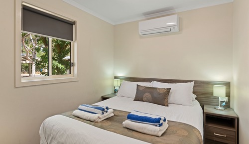 Deluxe 2 Bedroom Cabin - Sleeps 5