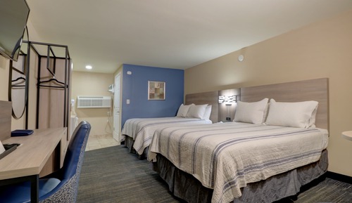 Queen and Double (2 beds)