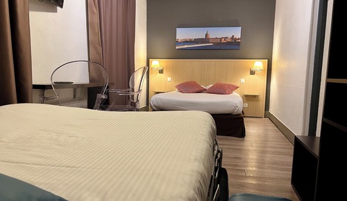 Suite with Air Conditioning