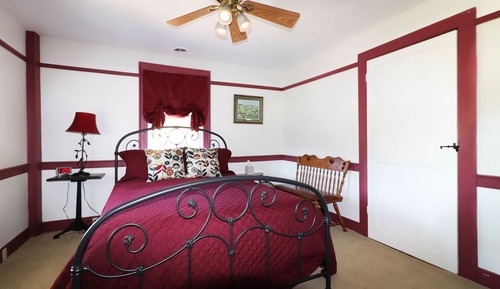 Burch Room - Common Hall Bath