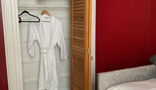 The Bates Bobcat Family Suite with Bobcat Den