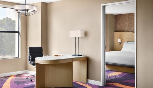 Suite, 1 King Bed, Hearing Accessible (Hearing)