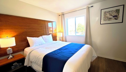 Comfort Suite, 1 Queen Bed, Non Smoking, Jetted Tub