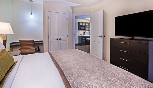 Suite, 1 Bedroom, Accessible (1 King, Comm)