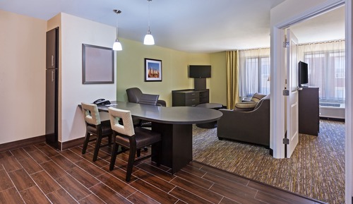 Suite, 1 Bedroom, Accessible (1 Queen, Comm)