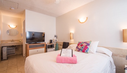 Economy Room - Best fits 1 guest (1 Full Size Bed-No Closet,165 Sq Ft)