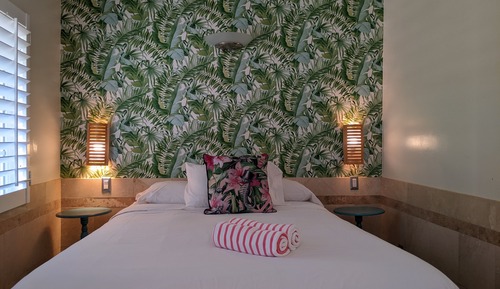 Standard Room, 1 Queen Bed