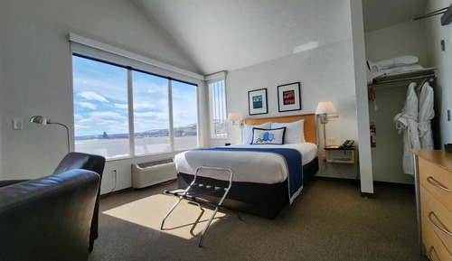 Junior Suite, 1 Queen Bed, Hot Tub, Bay View
