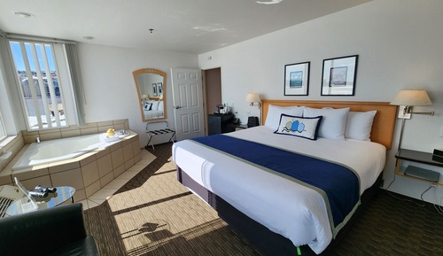 Junior Suite, 1 King Bed, Bay View
