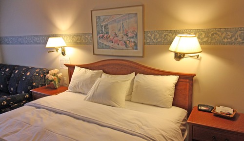 Classic Room, 1 King Bed, Fireplace, Mountain View
