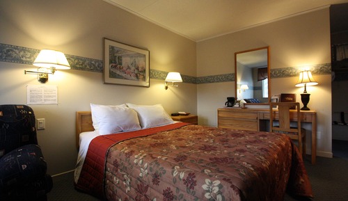 Classic Room, 1 Queen Bed, Fireplace, Mountain View