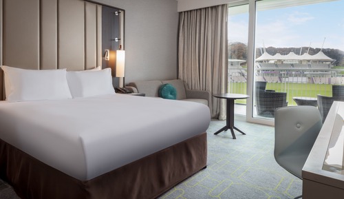 Deluxe Room, 1 Queen Bed, Accessible, Balcony