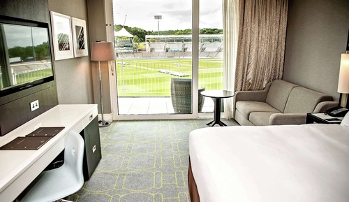 Junior Suite, 1 King Bed, Non Smoking (Pitch View)