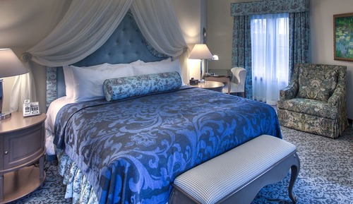 Executive Suite, 1 King Bed, Garden View (Garden View Turret Suite King)