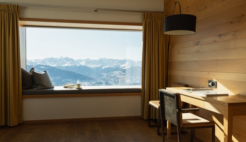 Deluxe Room, Corner