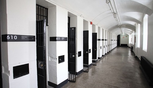 Twin Room (Twin Cell,1 Bunk Bed,Shared Bathroom)