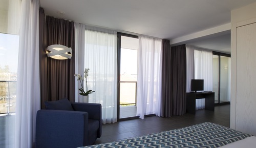 Premium Room 3 Adults + 1 Child