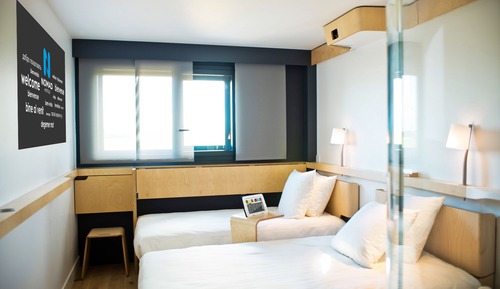 Family Room, Connecting Rooms