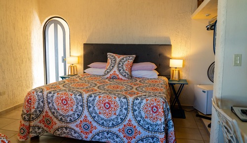 Room, Balcony (Mt. Thompson)