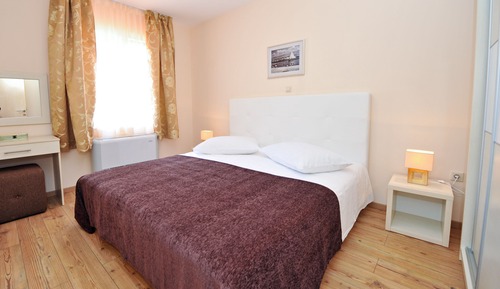 Romantic Apartment, 2 Bedrooms, Pool Access, Sea View