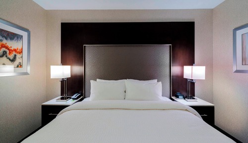 Studio, 1 King Bed, Hearing Accessible (Skyline View)