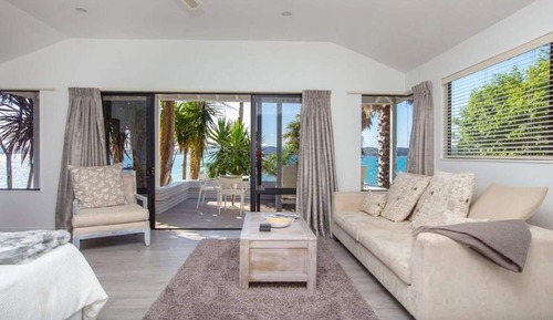 Premium Studio Suite, 1 King Bed, Beachfront