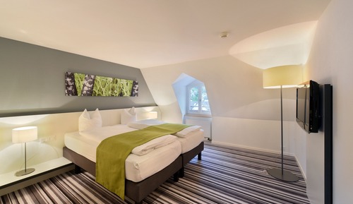 Suite, Lake View