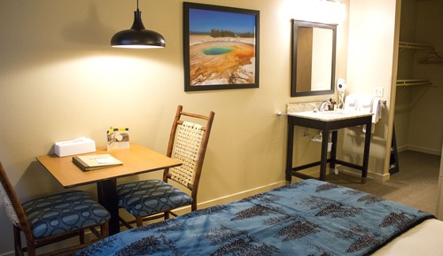 Deluxe Lodge Room 1 Queen