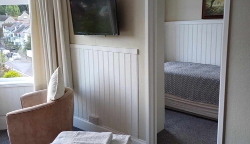 Suite, Ensuite (First Floor)