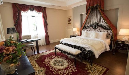 Luxury Standard King room with Bathtub