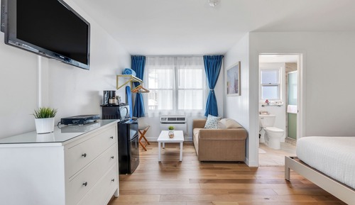 Studio, 1 Queen Bed (Upper Level)