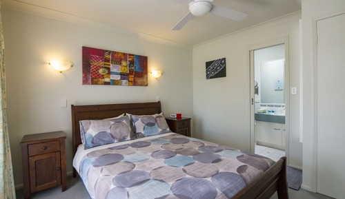 Queen Room 1 Bed & Breakfast