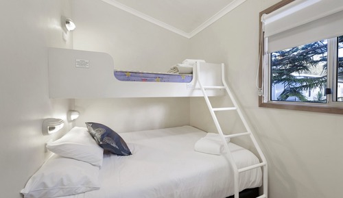 Superior 2 Bedroom Cabin - Sleeps 5