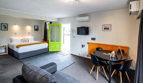 Deluxe Studio Suite, 1 Bedroom, Hot Tub, Courtyard Area