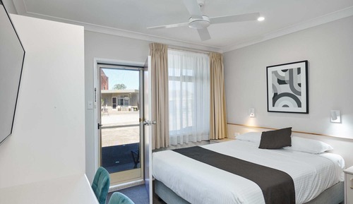 Standard Room, 1 Queen Bed