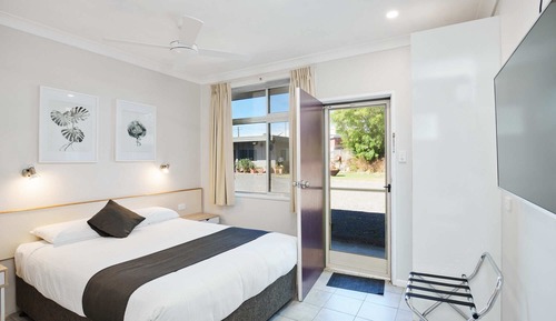 Deluxe Room, 1 Queen Bed, Non Smoking (Pet Friendly)