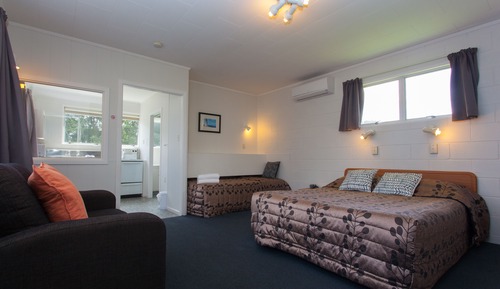 Standard Suite, 2 Bedrooms, Non Smoking, Kitchen (Standard unit.)