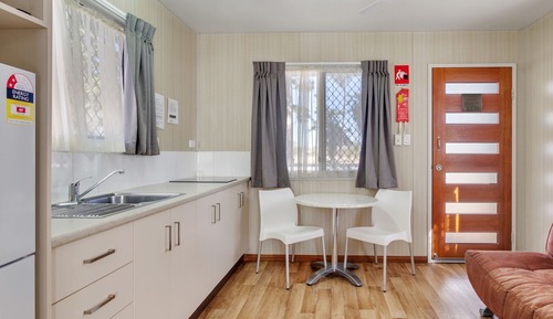 Standard Suite, 1 Bedroom, Non Smoking, Kitchenette (Queen Cabin)